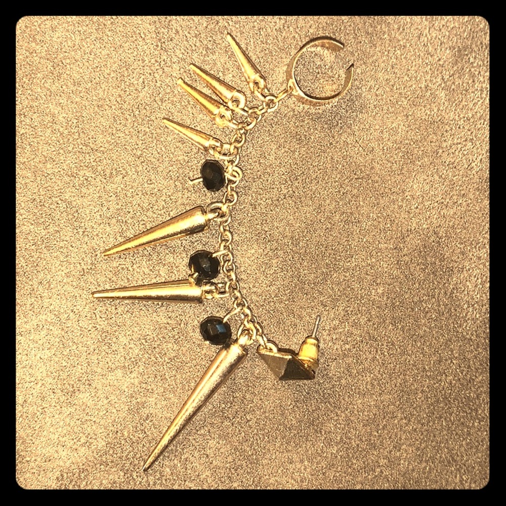 Single layered earring
